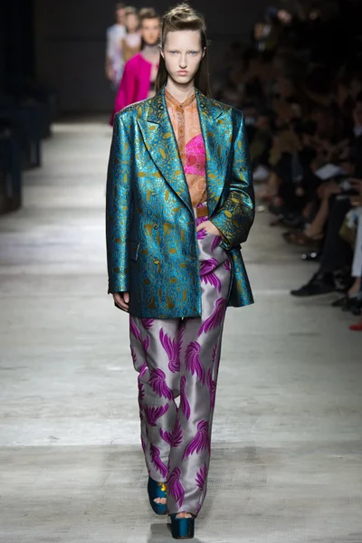 Look 5